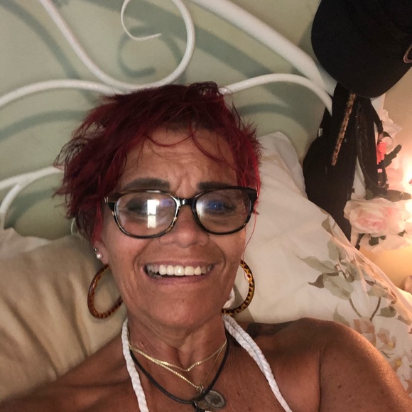 Meet your Posher, Lisa - Picture 1 of 6